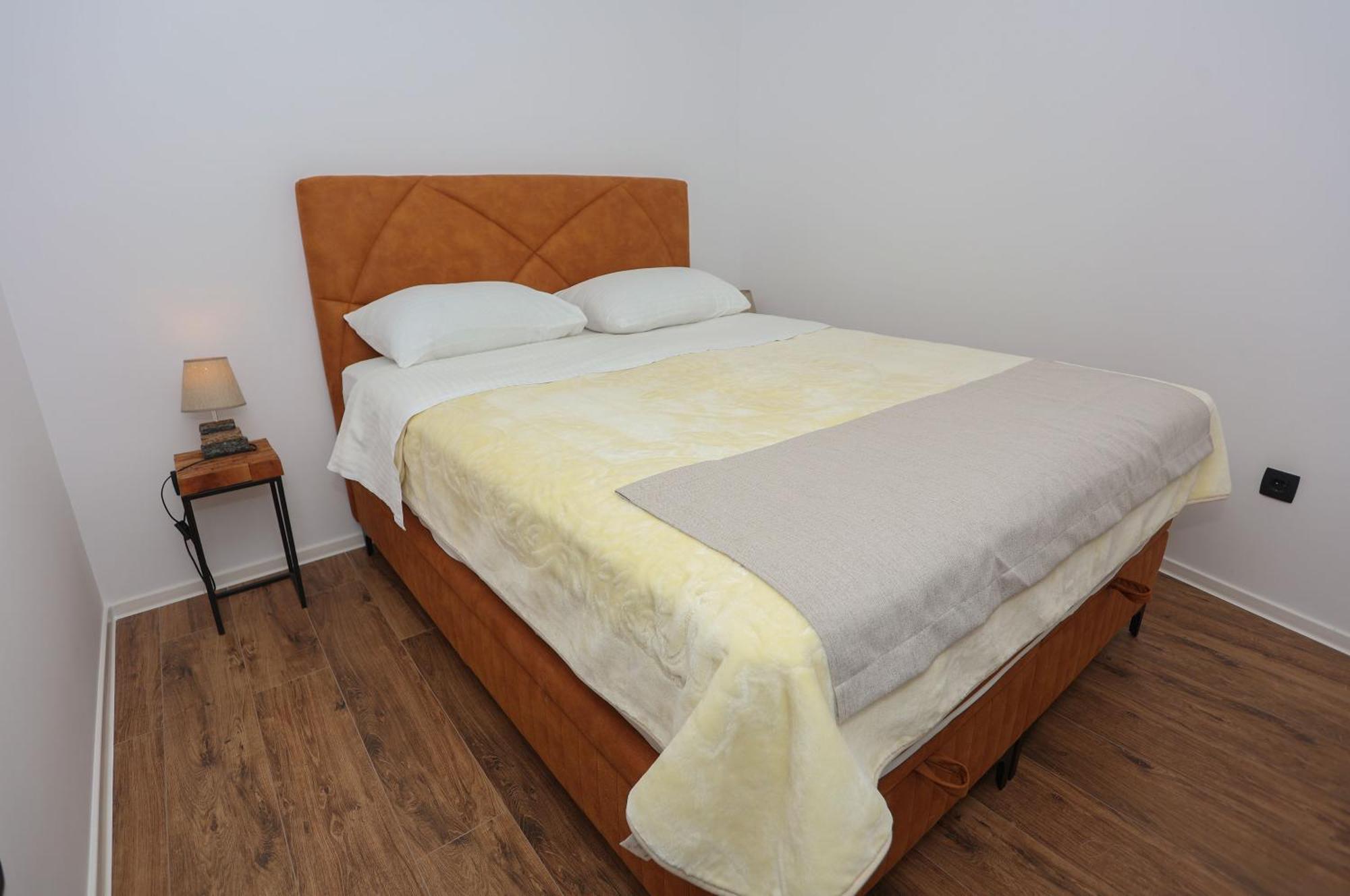 Queen Of Peace Apartment Split